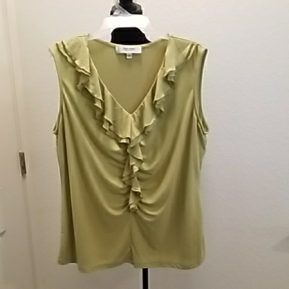 Chic Ruffled Sleeveless Blouse in Light Green